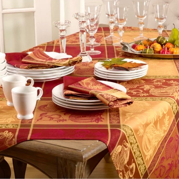 Fall leaves ๐ jacquard tablecloth, cotton. Gently used during the holidays. - Picture 3 of 9